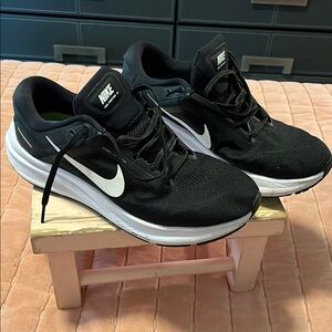 Nike Women’s Black and White Athletic Shoes